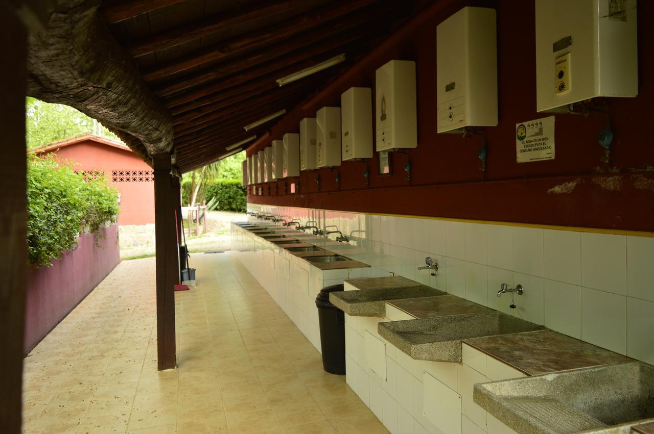 Camping El Pinajarro Hervas Exterior photo